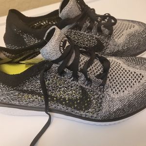 Brand new Women's Nike Rn Flyknits